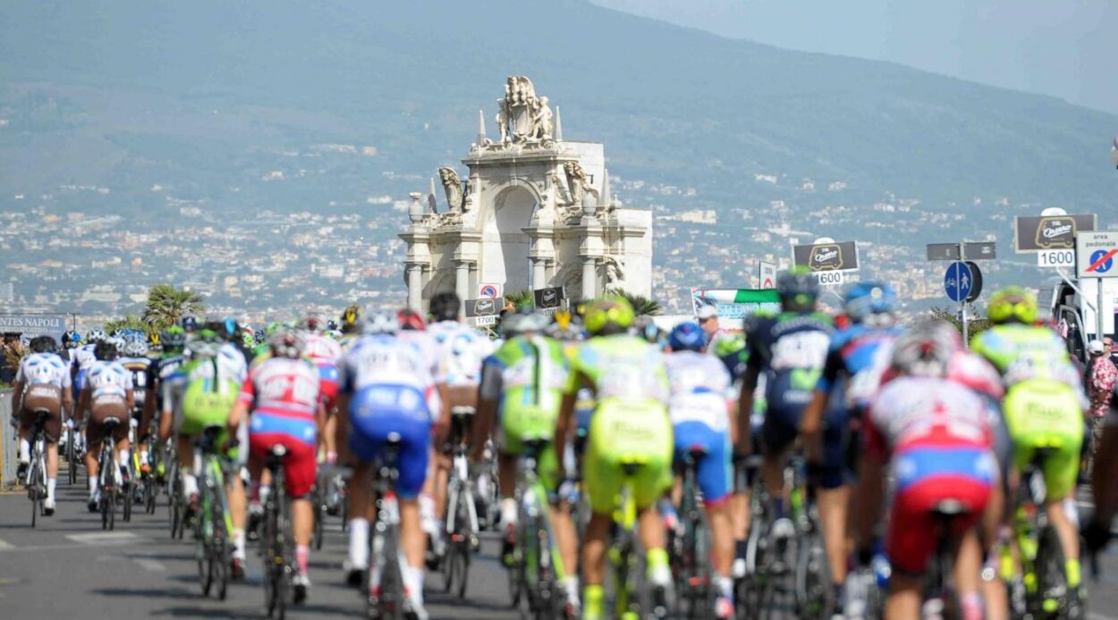 The Giro D Italia Returns To Naples After 9 Years And Pays Homage To