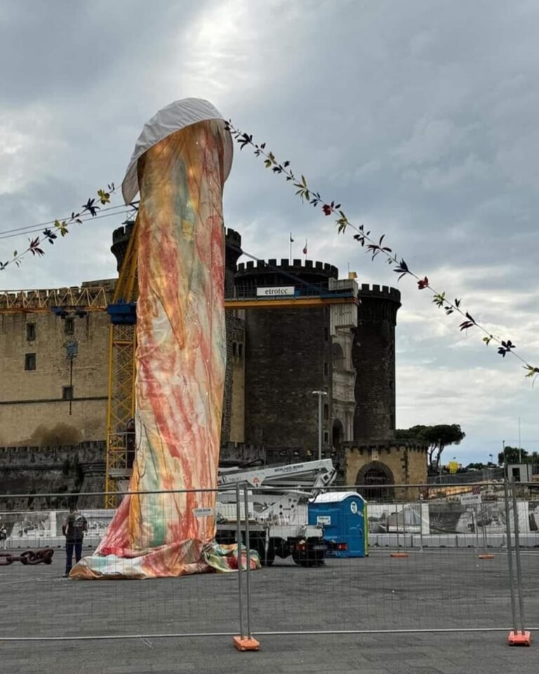 Significato Tu Si Na Cosa Grande Di Gaetano Pesce A Piazza Municipio