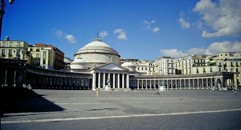 Piazza Del Plebiscito A Napoli: Storia, Come Arrivare