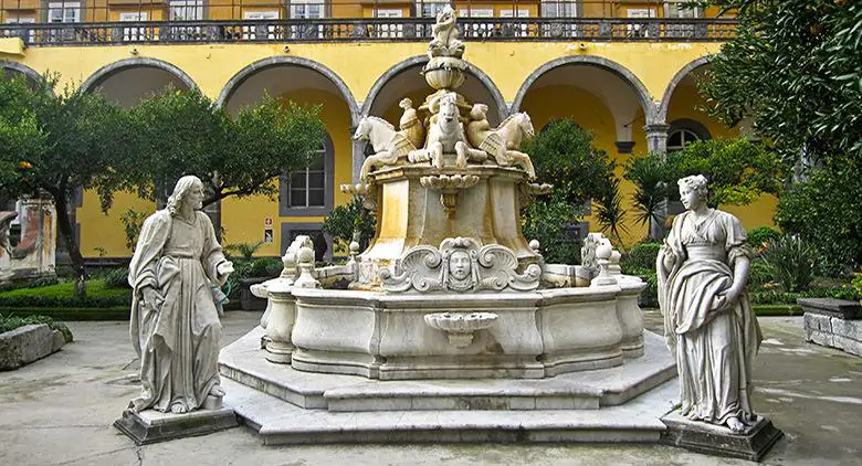 Chiesa e chiostro di San Gregorio Armeno a Napoli