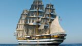 La nave Amerigo Vespucci arriva nel porto di Napoli e sarà visitabile