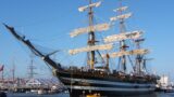 Naples Shipping Week 2016 con parate di vele, visite e la nave Amerigo Vespucci