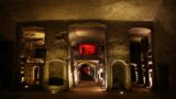 Visite guidate alle Catacombe di San Gennaro: aperitivo serale con eccellenze campane