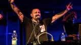 ‘O Zulù dei 99 Posse allo Scugnizzo Liberato di Napoli presenta dal vivo il nuovo album
