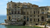 Visita a Palazzo Donn’Anna a Posillipo, un viaggio tra scorci e panorama mozzafiato