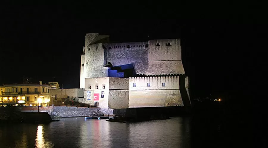 Mandolini sotto le stelle a Napoli e fuochi d’artificio al Castel dell’Ovo per l’Universiade