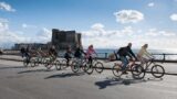 Tour gratuiti con bici e monopattini elettrici a Napoli per categorie meritevoli