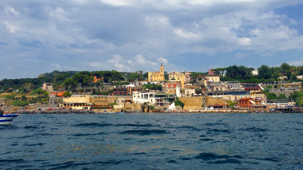 Divieto di balneazione a Napoli dal Lungomare a Marechiaro