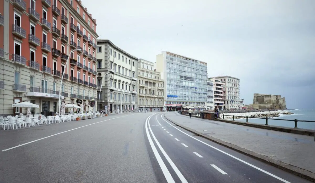 Lungomare di Napoli, sì al restyling ma c’è scontro sulla pedonalizzazione