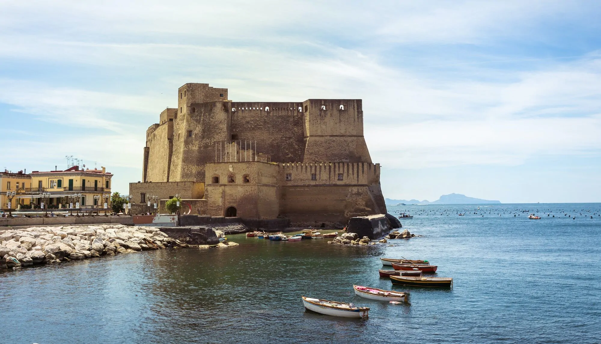 ナポリのCastel dell'Ovo、すべての人が無料で無料でアクセスできます