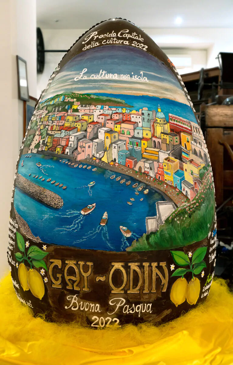Гигантское пасхальное яйцо Гай-Одина, посвященное культурной столице Прочиды