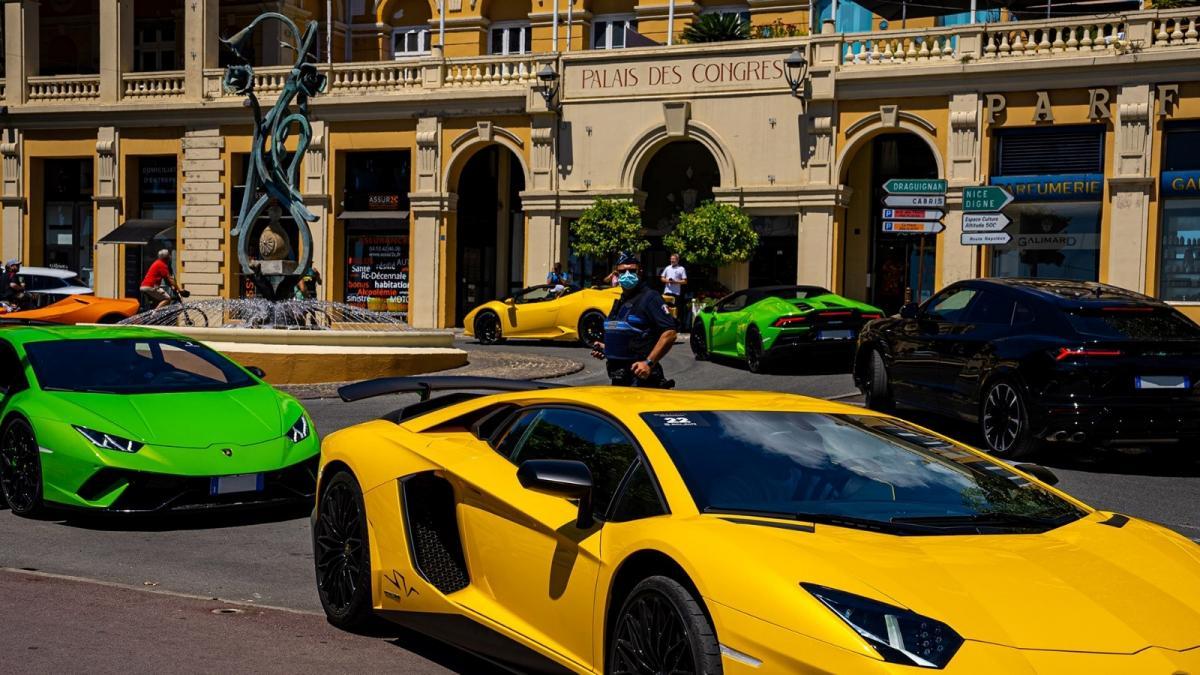 El desfile de Lamborghini en Nápoles y Sorrento: llega el mayor grupo de  coleccionistas del mundo