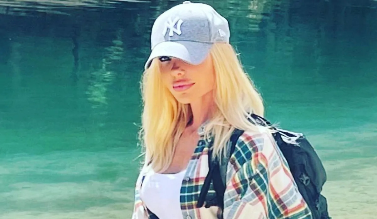 Ilary Blasi scappa in montagna