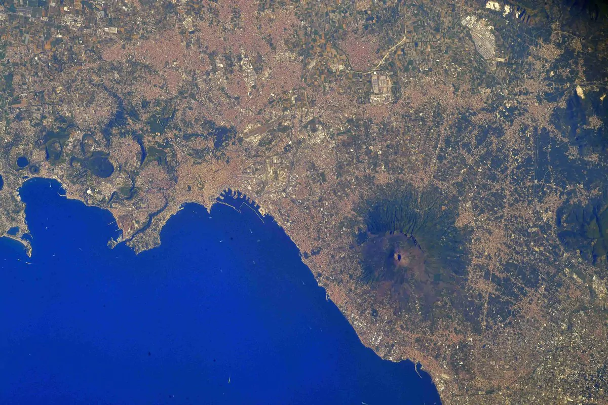 Sul Gran Cono del Vesuvio di notte: spettacoli e passeggiate con la luna piena