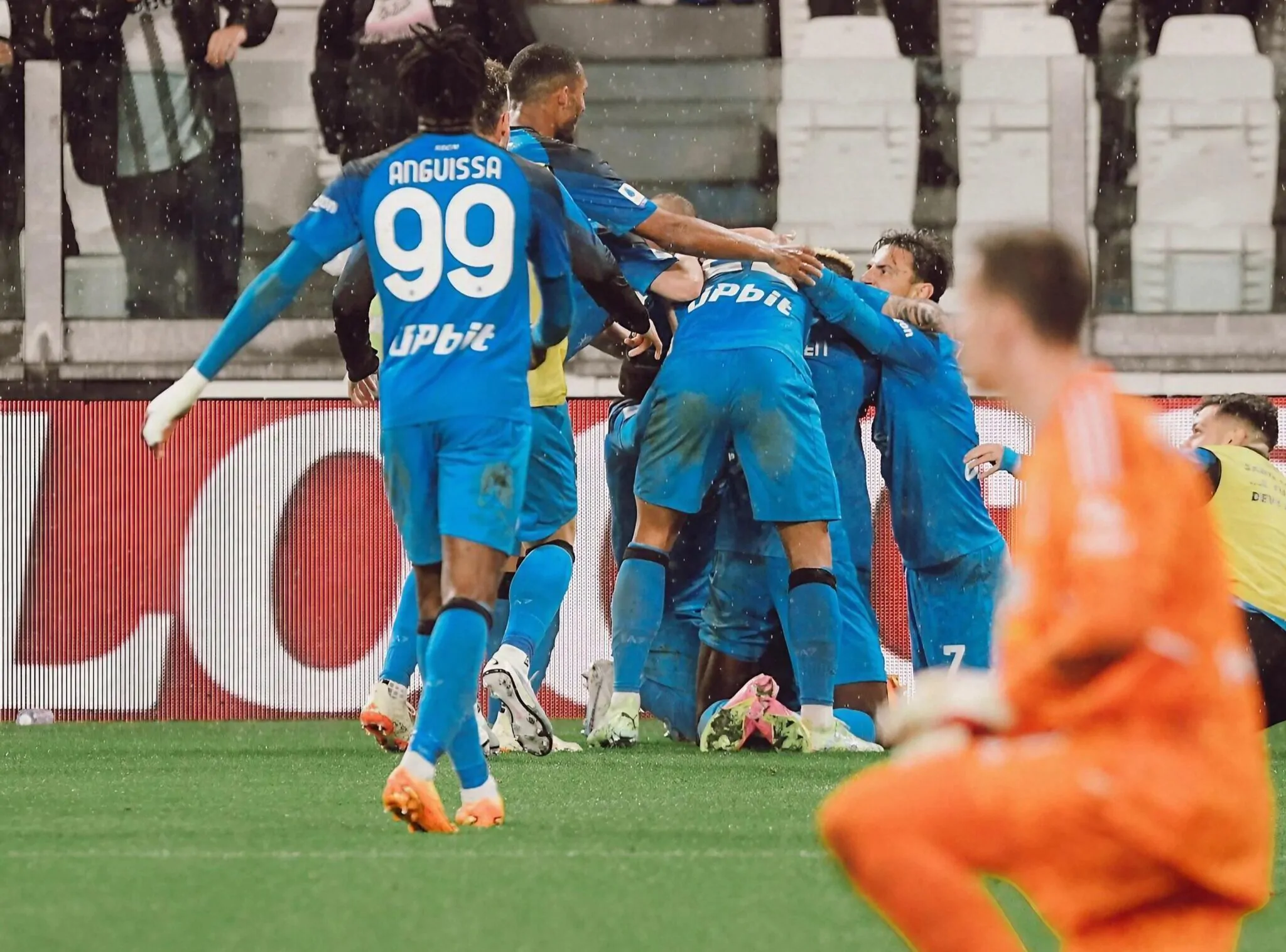 Calciatori SSC Napoli esultano dopo una vittoria