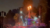 Paura a Disneyland, drago di 14 metri prende fuoco (video)
