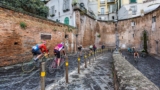 La Vulcanica a Napoli, la pedalata in bici d’epoca per 40 km nei luoghi più belli