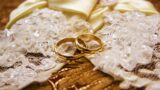 Qual è la differenza tra Promessa di matrimonio e Pubblicazioni?