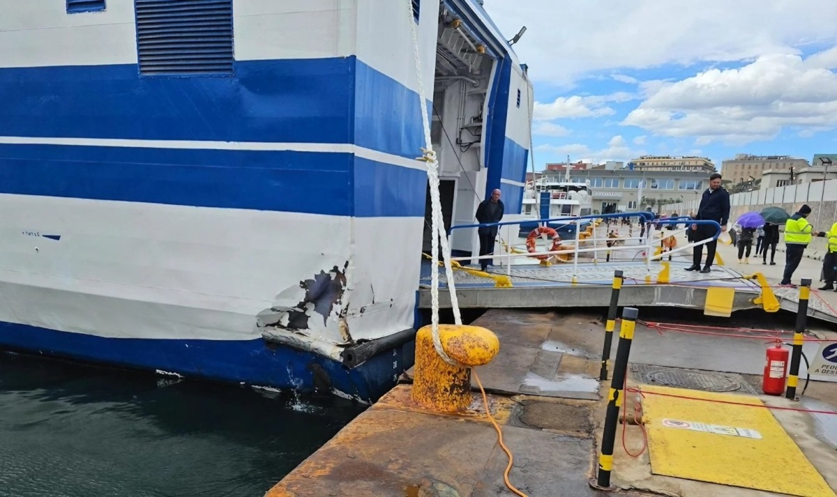 Naples ferry accident, collision with the dock: 30 injured